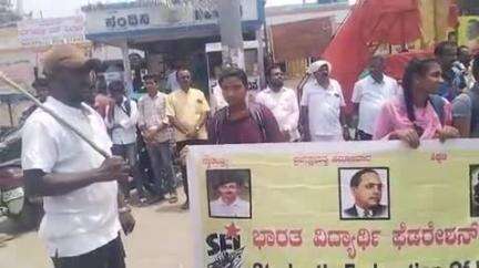 ಬಾಗೇಪಲ್ಲಿ: ಪಹಲ್ಗಾಮ್‌ನಲ್ಲಿ ಉಗ್ರರ ದುಷ್ಕೃತ್ಯಕ್ಕೆ ಪಟ್ಟಣದಲ್ಲಿ ಎಸ್ಎಫ್ಐ, ಡಿವೈಎಫ್ಐ ಪ್ರತಿಭಟನೆ