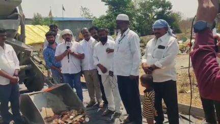 గాంధారి: గాంధారి మండల కేంద్రంలో రెండు కోట్ల రూపాయలతో సీసీ రోడ్డు నిర్మాణ పనులు ప్రారంభం
