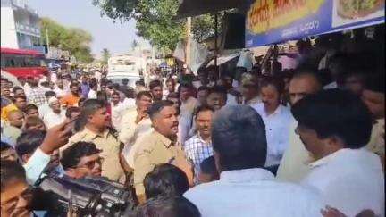ಬಸವನ ಬಾಗೇವಾಡಿ: ಪಟ್ಟಣದಲ್ಲಿ ತೆರವು ಕಾರ್ಯಾಚರಣೆ ವೇಳೆ ಶಾಸಕರ ಎದುರೇ ಶಾಸಕರ ಬೆಂಬಲಿಗರು-ಪೊಲೀಸರ ಮಧ್ಯೆ ವಾಗ್ವಾದ