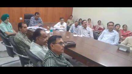 कलेक्ट्रैट सभागार में शिक्षा विभाग के उच्च अधिकारियों ने VC के माध्यम से प्रवेशोत्सव को लेकर दिए आवश्यक दिशा-निर्देश