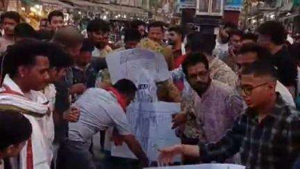 पिपरिया: पिपरिया में पाकिस्तान का पुतला फूंककर जम्मू कश्मीर के आतंकी हमले में शहीदों को श्रद्धांजलि दी गई