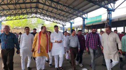 घट्टिया: विधायक सतीश मालवीय ने कृषि उपज मंडी का किया निरीक्षण, मप्र विधानसभा कृषि विकास समिति के सभापति रहे मौजूद