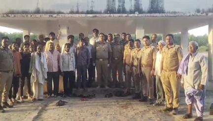 बीकापुर: विशुन बाबा देव स्थल पर पुलिस चौकी के लिए भूमि पूजन किया गया, क्षेत्रीय लोग और पुलिस रहे मौजूद