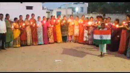 చిట్యాల: జమ్మూ కాశ్మీర్ లోని పహల్గాంలో జరిగిన ఉగ్రదాడి మృతులకు కొవ్వొత్తులతో నివాళులర్పించిన చిట్యాల పట్టణ ప్రజలు