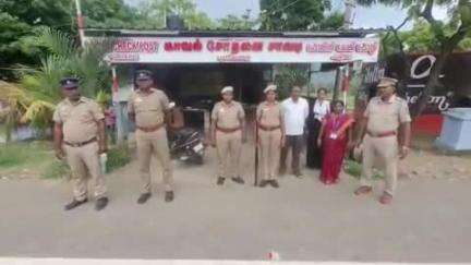 செங்கோட்டை: காஷ்மீர் சம்பவம் எதிரொலி தமிழகத்தில் எல்லையில் துப்பாக்கி ஏந்திய போலீசார் வாகனத் தணிக்கை
