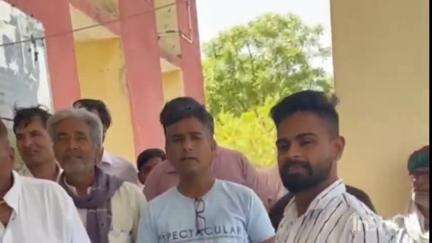 करेड़ा: अमरपुरा ग्राम को करेड़ा ग्राम पंचायत में शामिल करने की मांग को लेकर ग्रामीणों ने उपखंड मुख्यालय पर प्रदर्शन किया
