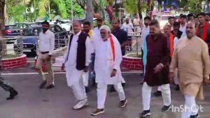 बेरला: बेमेतरा के रेस्ट हाउस में पूर्व विधानसभा अध्यक्ष प्रेम प्रकाश पांडे और सांसद अभिषेक सिंह का भाजपाईयों ने किया अभिनंदन