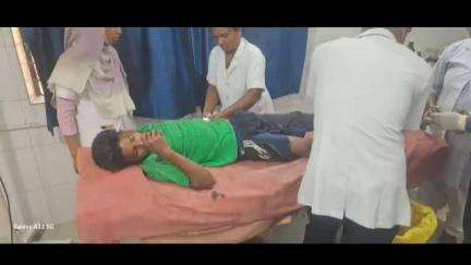 सरायकेला: प्रखंड कार्यालय के समीप सड़क दुर्घटना में घायल युवक और बुजुर्ग महिला पहुंची सदर अस्पताल सरायकेला, किया गया रेफर