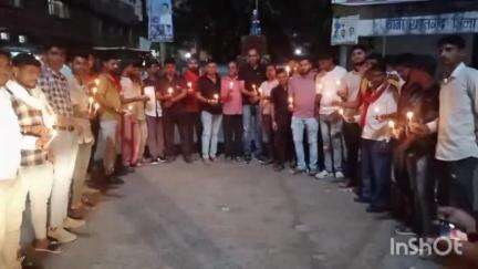 राहतगढ़: पहलगाम आतंकवादी हमले के विरोध में भाजपा युवा मोर्चा ने बस स्टैंड पर निकाला कैंडल मार्च, दी श्रद्धांजलि