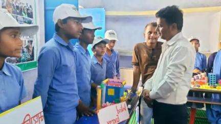 पकरीबरावां: गुलनी में सफल प्रतिभागियों को किया गया पुरस्कार वितरण