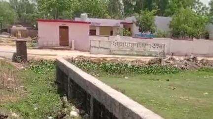 लहरपुर: ग्राम अकैचनपुर फरीदपुर में सफाई कर्मी के न आने से गंदगी के कारण मच्छरों का आतंक, कई लोग बीमार #jansamasya