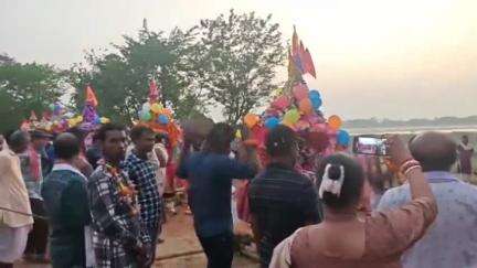 দাঁতন ১: বারাসাতি গ্রামে চন্দনেশ্বর জিউ মন্দিরের গাজন মেলা কে কেন্দ্র করে শোভাযাত্রা, যা দেখতে ব্যাপক মানুষের সমাগম