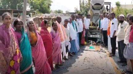 బిచ్కుంద: బిచ్కుందలో సీసీ రోడ్డు పనులను ప్రారంభించిన కాంగ్రెస్ నాయకులు