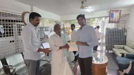 తాడిపత్రి: తాడిపత్రిలో సీఎం సహాయ అనేది చెక్కులను లబ్ధిదారులకు అందించిన ఎమ్మెల్యే జేసీ అస్మిత్ రెడ్డి