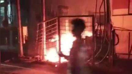 फतेहपुर: पक्का तालाब के पास ट्रांसफार्मर में लगी भीषण आग, रात भर उमस भरी गर्मी में बेहाल रहे मोहल्ले के वासी