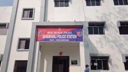 দিনহাটা ২: মাধাইখাল কালী মেলা থেকে জুয়ার সরঞ্জামসহ দুই ব্যক্তিকে গ্রেপ্তার করল সাহেবগঞ্জ থানার পুলিশ