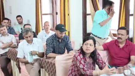 नाहन: संयम होटल नाहन में स्वास्थ्य विभाग की मासिक समीक्षा बैठक संपन्न हुई
