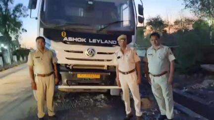 नैनवां: करवर थाना पुलिस ने अवैध बजरी खनन और भंडारण पर की दूसरी बड़ी कार्रवाई