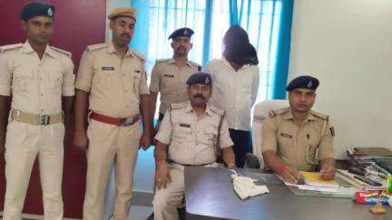हरनौत: खरुआरा रेलवे हॉल्ट के पास से चेरो ओपी थाना पुलिस ने एक देसी कट्टा और एक जिंदा कारतूस के साथ एक व्यक्ति को गिरफ्तार किया