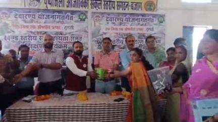 बजाग: आजीविका परियोजना कार्यालय में किसान संघ ने तुलसी की खेती और जल संवर्धन को लेकर किसानों को शपथ दिलाई