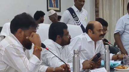 మచిలీపట్నం: బందరు జిల్లా పరిషత్ లో జరిగిన డీఆర్సీ సమావేశంలో అధికారులపై గన్నవరం ఎమ్మెల్యే యార్లగడ్డ వెంకట్రావ్ ఆగ్రహం