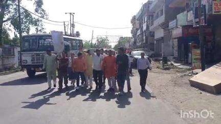 नजीबाबाद: मालगोदाम पर पहलगाम में निर्दोष पर्यटकों की आतंकवादियों द्वारा हत्या के विरोध में पाकिस्तान का पुतला फूंका गया