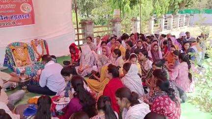 रायसेन: जिले में संविदा स्वास्थ्य कर्मचारियों की हड़ताल का तीसरा दिन, सुंदरकांड पाठ के साथ किया विरोध