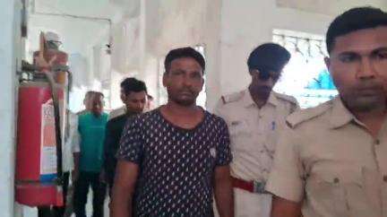 হেমতাবাদ: চৈনগর ভারত বাংলাদেশ সীমান্ত এলাকা থেকে গ্রেপ্তার ১ বাংলাদেশী ও ১ পাচারকারী