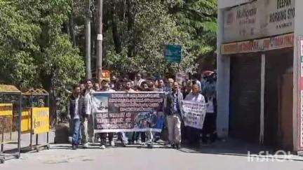 डलहौज़ी: पहलगाम हमले के विरोध में पर्यटन नगरी डलहौजी में निकाली गई रोष रैली