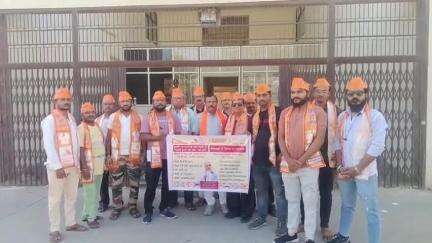 ડીસા: ડીસા આંતરાષ્ટ્રીય હિંદુ પરિષદે આતંકવાદીઓ સામે કડક કાર્યવાહી કરાવાની માંગ સાથે નાયબ કલેકટર કચેરી ખાતે આવેદનપત્ર પાઠવ્યું