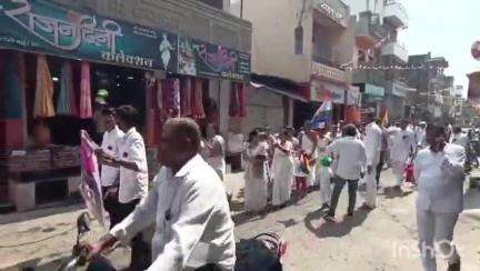 बार्शी: मुंबईत जैन मंदिर पाडल्याच्या निषेधार्थ वैरागात जैन बांधवांच्या वतीने मोर्चा; पोलीस निरीक्षक कुंदन गावडे यांना निवेदन