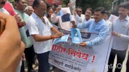 अंबरनाथ: जम्मू काश्मीरमधील दहशतवादी हल्ल्याच्या निषेधार्थ बदलापूरामध्ये महाविकास आघाडीचे निषेध आंदोलन