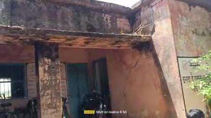 पालकोट टेगारिया के। गांव।के। राजकीय उच्च विद्यालय 7वीं।का।कमरा। धजजा।टुक।कर।गिरने।के।कगार।में।बीसुऋ।। सदस्य।भुषण।। सिंह