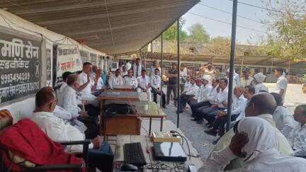 रामपुर नैकिन: रामपुर नैकिन न्यायालय परिसर में विधिक साक्षरता और जागरूकता शिविर का आयोजन