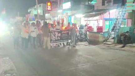 శింగనమల: నార్పల కేంద్రంలోజమ్మూ కాశ్మీర్ లోని పెహల్గాం ప్రాంతంలో జరిగినఉగ్రదాడినికొవ్వొత్తుల ర్యాలీ వాల్మీకి రాష్ట్ర డైరెక్టర్ ఈశ్