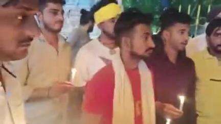 रोहतक: पहलगाम आतंकवादी हमले के विरोध में मानसरोवर पार्क के पास संत समाज और हिंदू संगठन ने किया प्रदर्शन