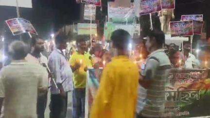 হেমতাবাদ: কাশ্মীর ইস্যুতে হেমতাবাদ সদর এলাকায় মোমবাতি জ্বালিয়ে মিছিল বিজেপির