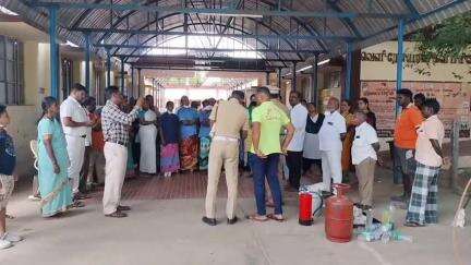 வேடசந்தூர்: அரசு ஆஸ்பத்திரியில் தீயணைப்புத்துறையினர் தீ தடுப்பு விழிப்புணர்வு பிரச்சாரம்