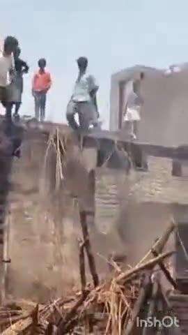 लखीमपुर: मोहल्ला जगतिया में खाना बनाते समय चूल्हे से निकली चिंगारी से लगी भीषण आग, करीब 6 घर जलकर हुए राख