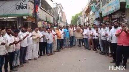 धर्माबाद: पानसरे चौक येथे सर्व धर्मीय सर्व पक्षीय कार्यकर्त्यांनी अतिरेक्याचा पुतळा जाळत केले तीव्र निषेध