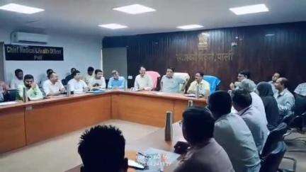 पाली: स्वास्थ्य भवन में जिला कलेक्टर की मौजूदगी में मौसमी बीमारियों एवं स्वास्थ्य सेवाओं को लेकर आयोजित की गई बैठक