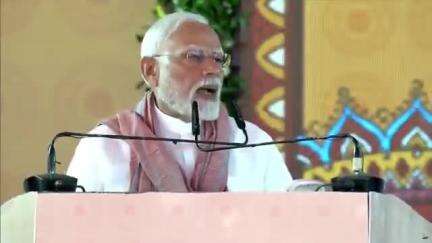 हमारी सरकार मधुबनी और झंझारपुर जैसे बिहार के दर्जनों रेलवे स्टेशनों को आधुनिक बना रही हैः माननीय प्रधानमंत्री #narendramodi जी 
#RailInfra4Bihar #railminindia