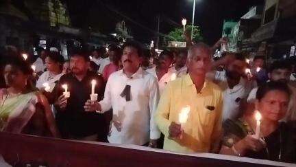 నరసాపురం: జమ్మూ కాశ్మీర్‌లో టూరిస్టులపై ఉగ్రవాదులు చేసిన దాడిని ఖండిస్తూ కొవ్వొత్తుల ర్యాలీ, పాల్గొన్న ఎమ్మెల్యే నాయకర్