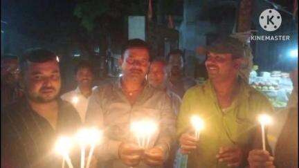 गोरौल: पहलगाम आतंकी हमले में भारतीयों की हत्या के विरोध में गोरौल में कैंडल मार्च निकाला गया
