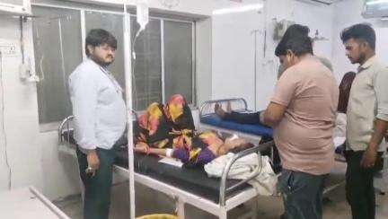 महोबा: महोबा के पचपहरा गांव की एक विवाहिता ने मायके में अज्ञात कारणों से खाया जहरीला पदार्थ, जिला अस्पताल में इलाज जारी
