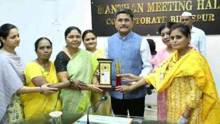 मस्तुरी: मंथन सभाकक्ष में अधिकारी कर्मचारी फेडरेशन ने कलेक्टर का सम्मान किया