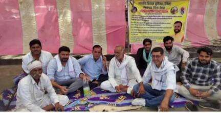 खातेगांव: खातेगांव में किसानों की समस्याओं को लेकर भारतीय किसान यूनियन का धरना प्रदर्शन 9वें दिन भी जारी है