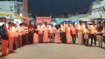 ಚಳ್ಳಕೆರೆ: ನಾಯಕನಹಟ್ಟಿಯಲ್ಲಿ ಪಹಲ್ಗಾಮ್ ನಲ್ಲಿ  ಉಗ್ರರ ದಾಳಿಗೆ ಹುತಾತ್ಮರಾದವರಿಗೆ ಸಂತಾಪ