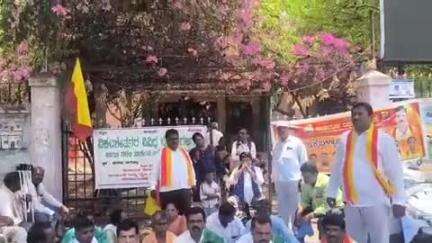 ಬಾಗೇಪಲ್ಲಿ: ನಾನಾ ಬೇಡಿಕೆಗಳ ಈಡೇರಿಕೆಗಾಗಿ ಪಟ್ಟಣದ  ಪುರಸಭೆ ಮುಂದೆ ವಿಶೇಷ ಚೇತನರಿಂದ ಪ್ರತಿಭಟನೆ,ಹಲವು ಸಂಘಟನೆಗಳು ಬೆಂಬಲ