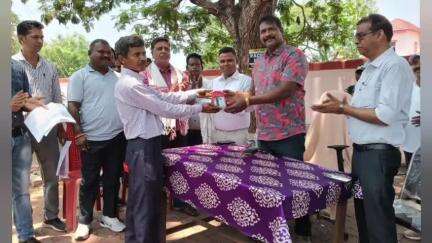 नोआमुंडी: नोआमुंडी प्रखंड में किसानों को सोलर पंप का वितरण
